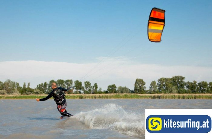 Kitesurfing Large